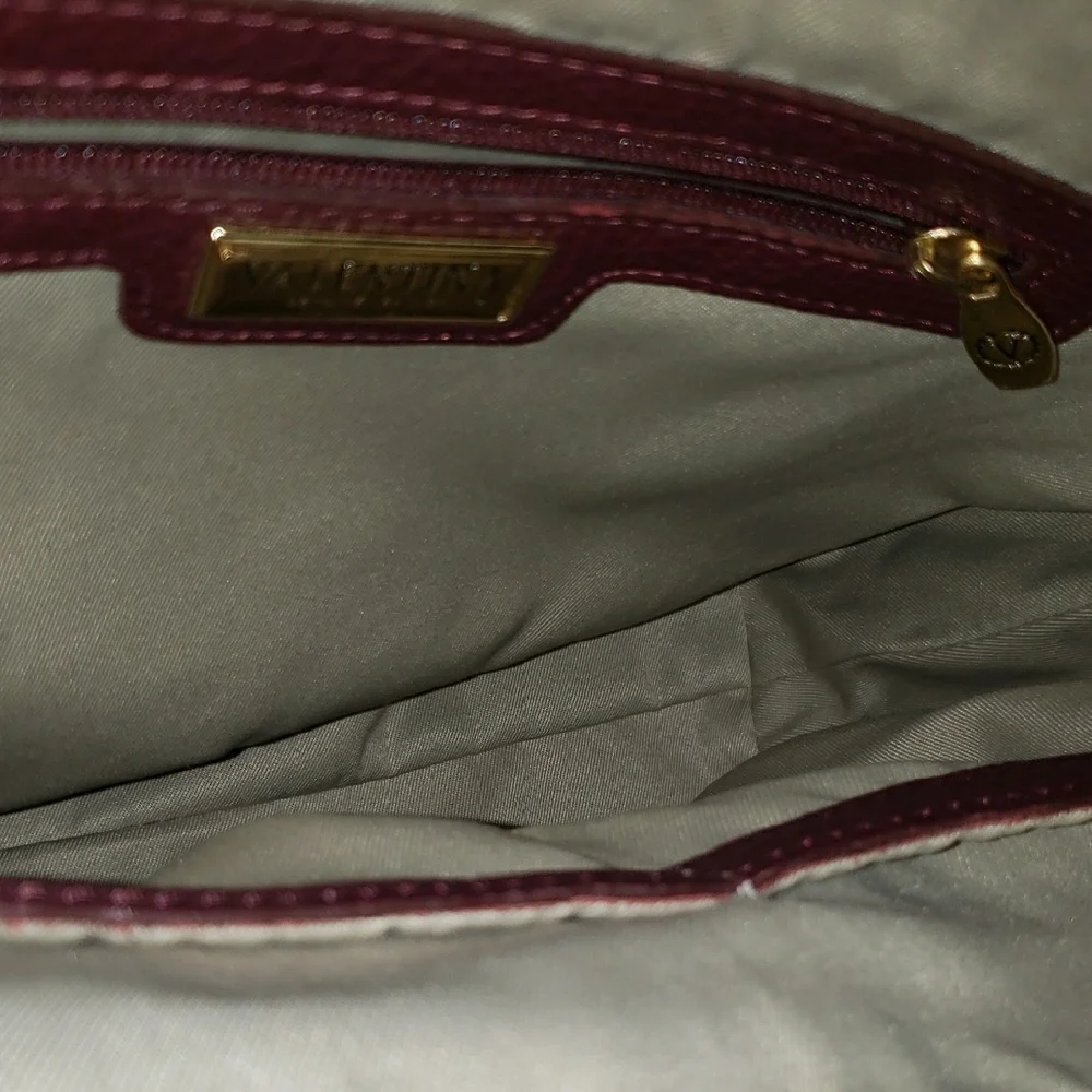 Valentina Pebbled Leather Shoulderbag - Picture 10 of 11